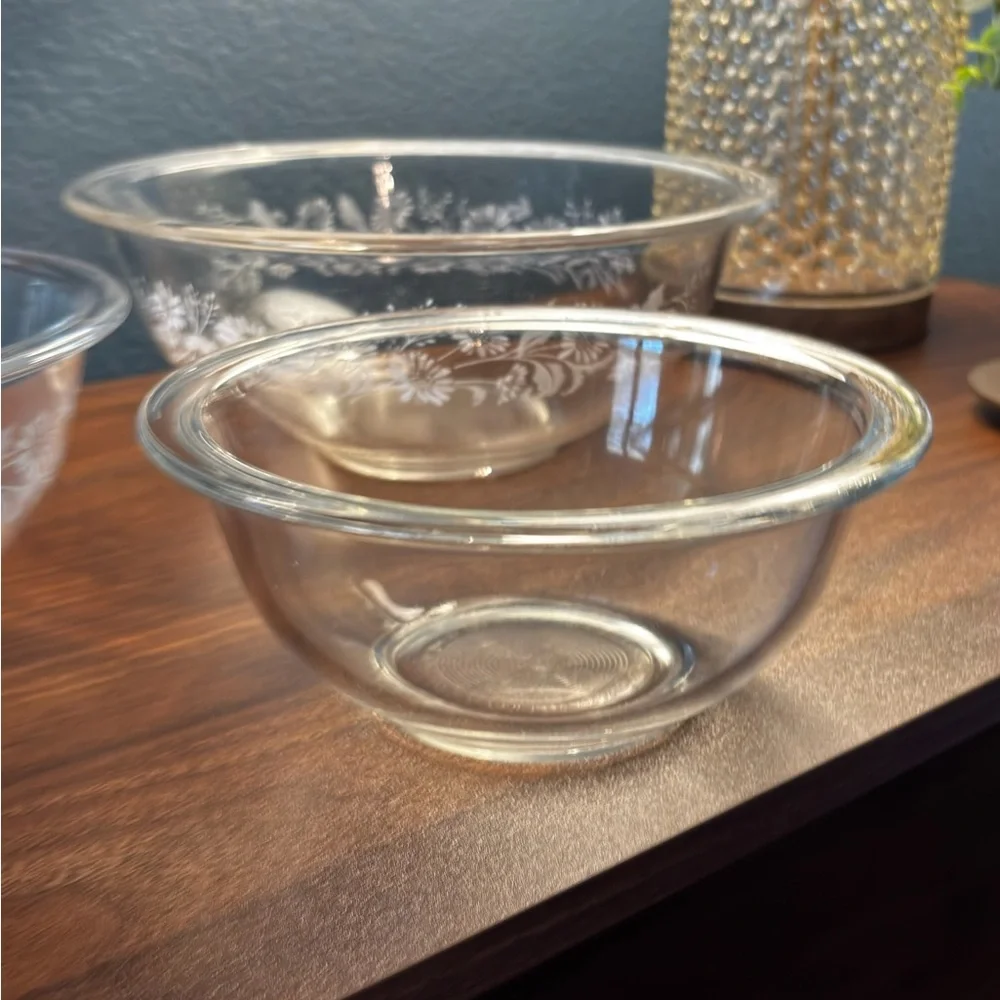 Pyrex Colonial Mist White Lace Nesting Mixing Bowl Set
